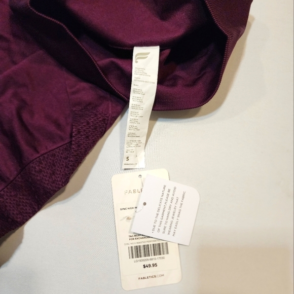 *NWT Fabletics Sync Hi Waisted Perforated Leggings 7/8 Size Small Burgun… - Picture 5 of 5